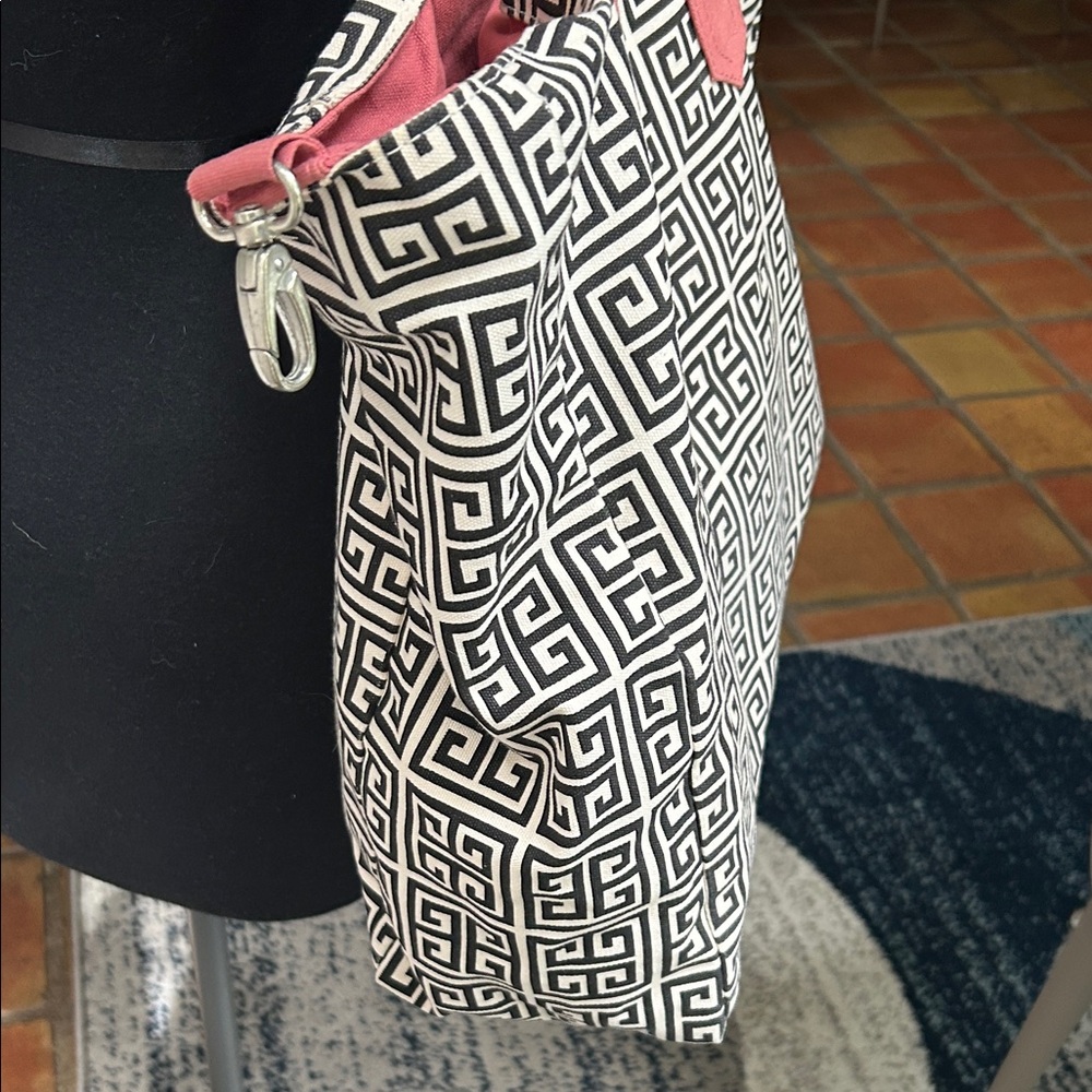 Chic Black and White Patterned Tote with Pink Handles (EUC) - Picture 4 of 14